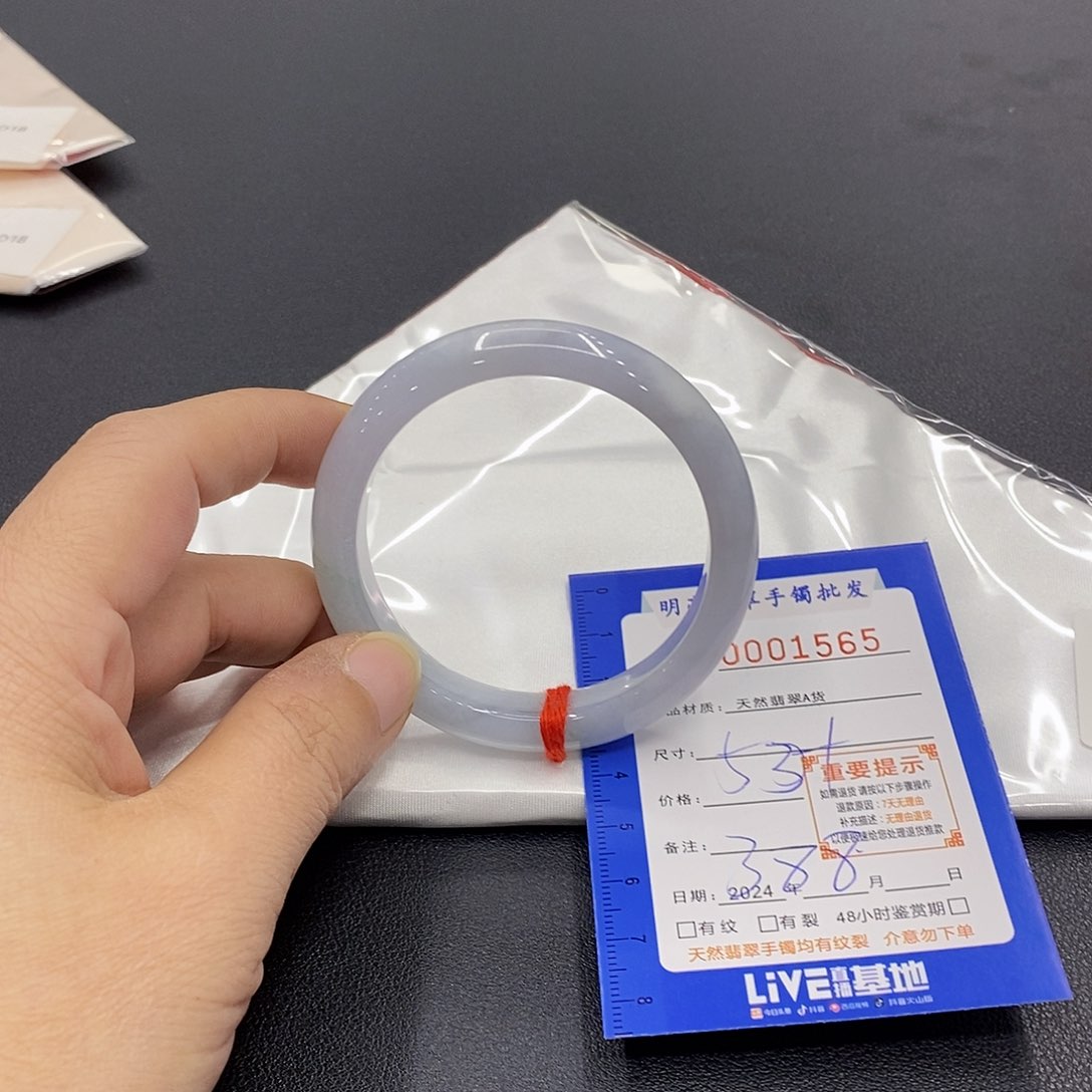 翡翠手镯未镶嵌翡翠手镯