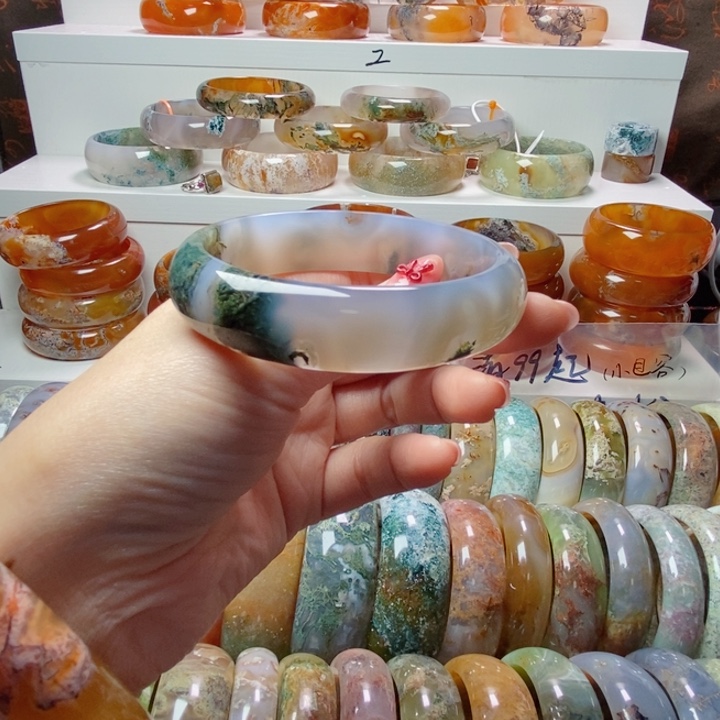 玛瑙/玉髓手镯未镶嵌63