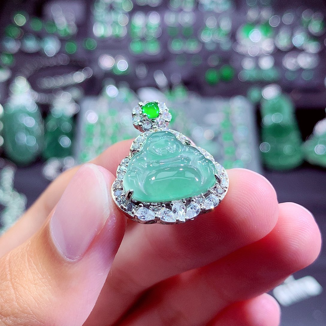 翡翠未镶嵌颈饰挂件