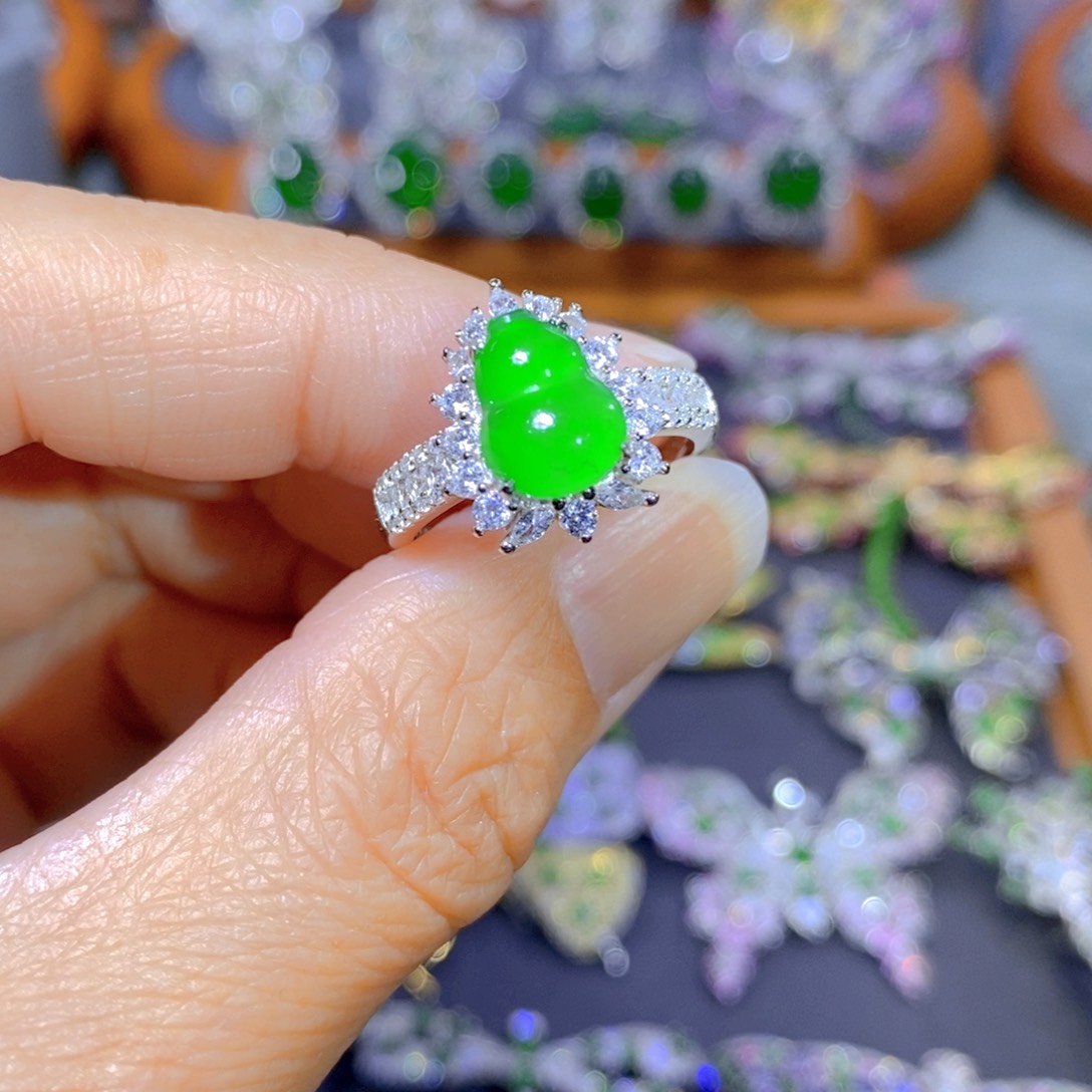 翡翠颈饰银S925镶嵌天然翡翠