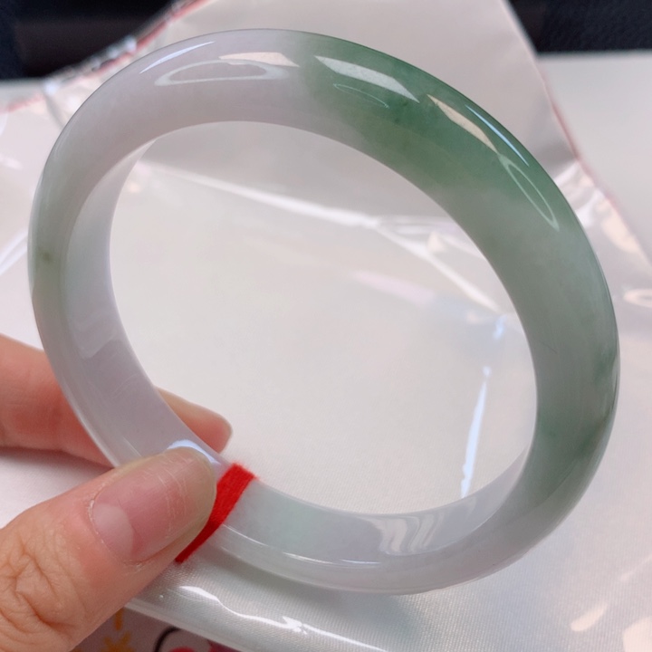 翡翠手镯未镶嵌60圈