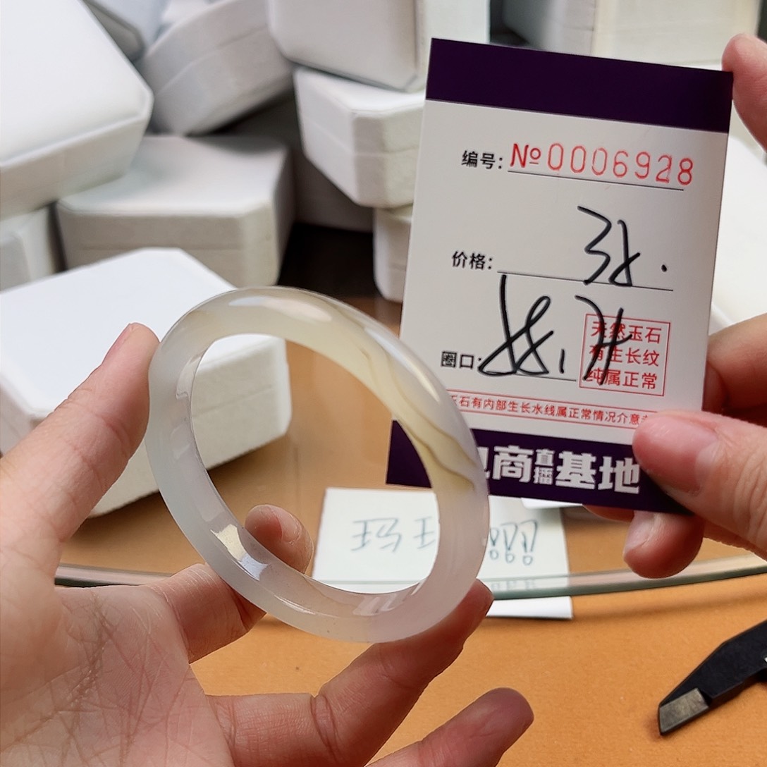 玛瑙/玉髓手镯未镶嵌6928