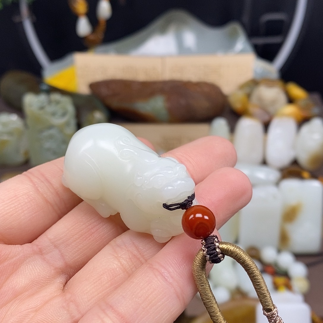 和田玉颈饰未镶嵌骑***界