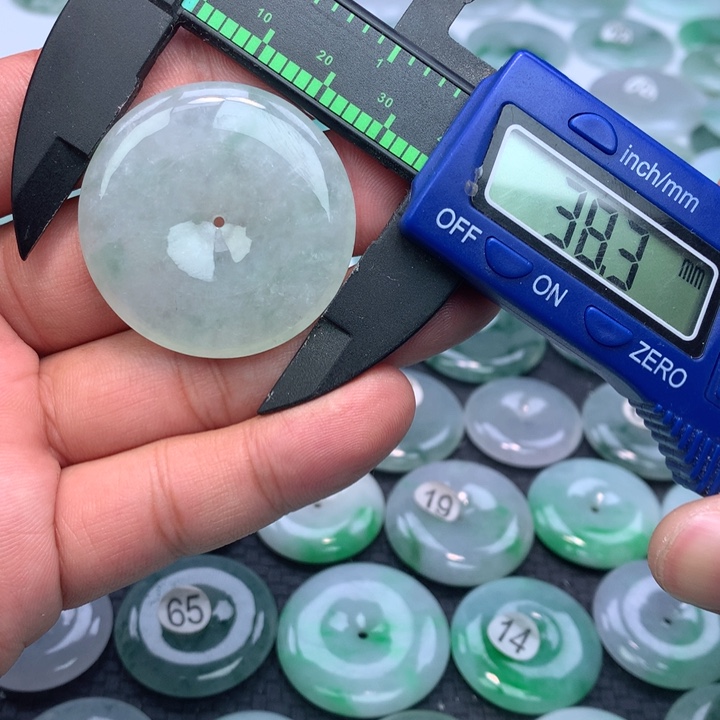 翡翠颈饰未镶嵌缅甸天然A货翡翠