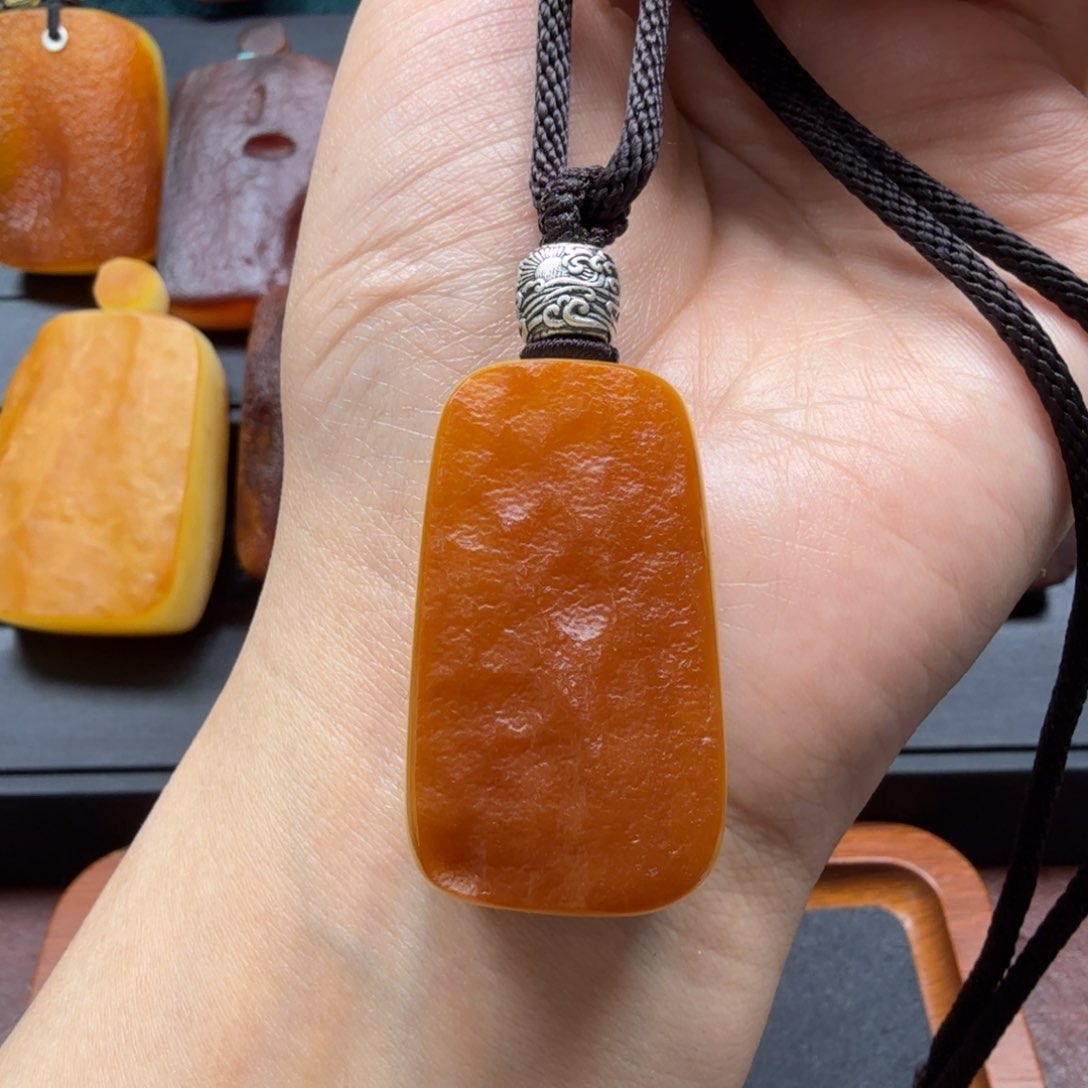 琥珀吊坠(赠链)未镶嵌