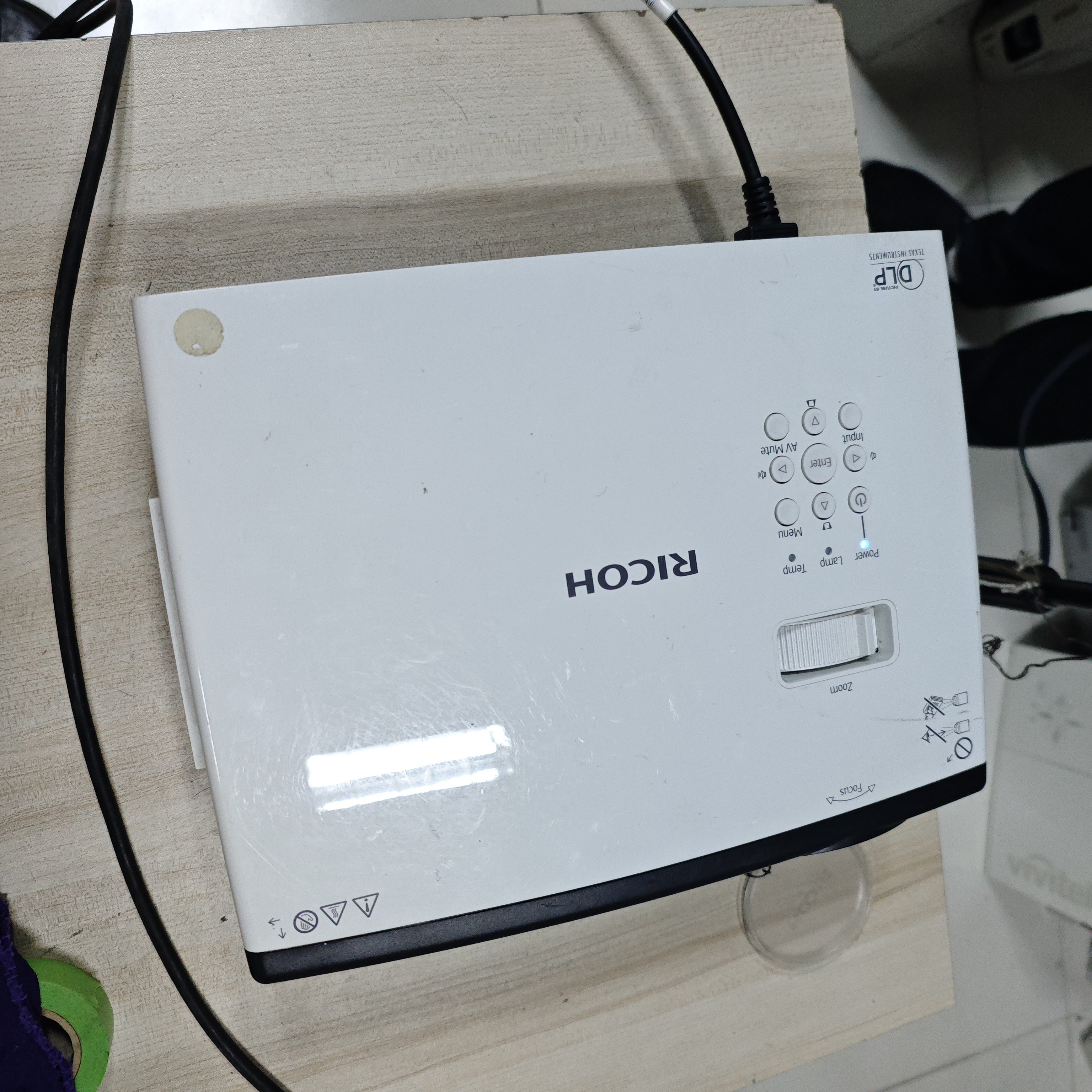 高清长焦投影仪运费到付