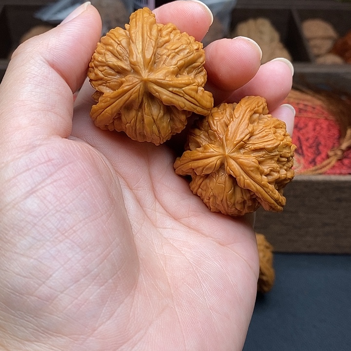 C***c文玩核桃把件白奔