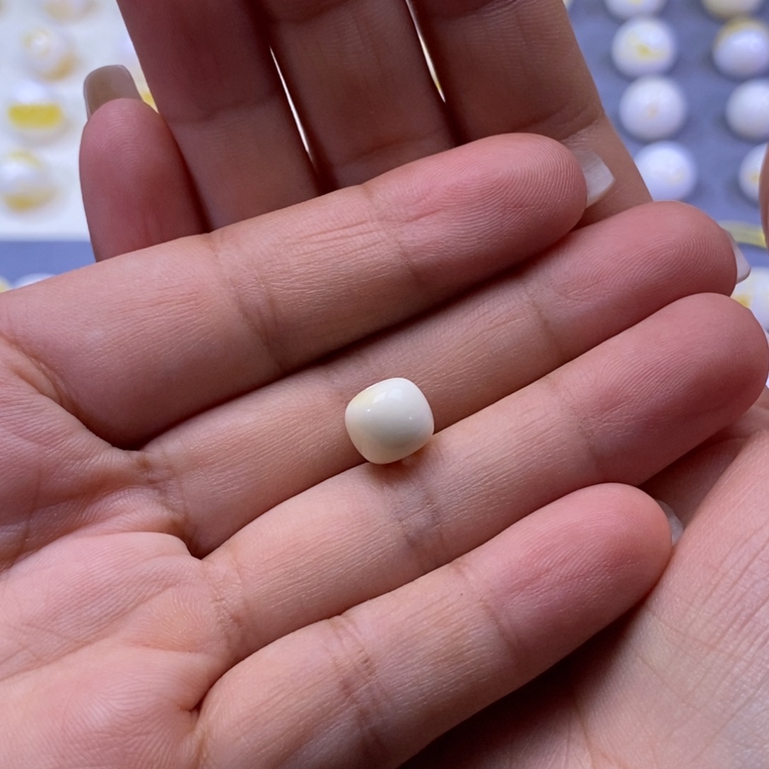 蟲***`未镶嵌琥珀珠宝奇石