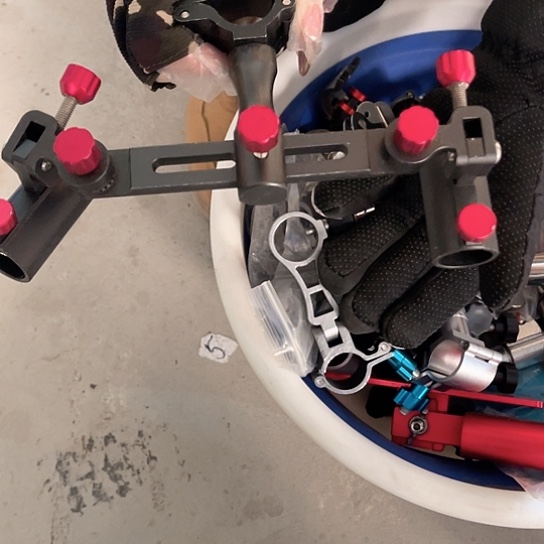 钓椅瑕疵双炮台一个。 