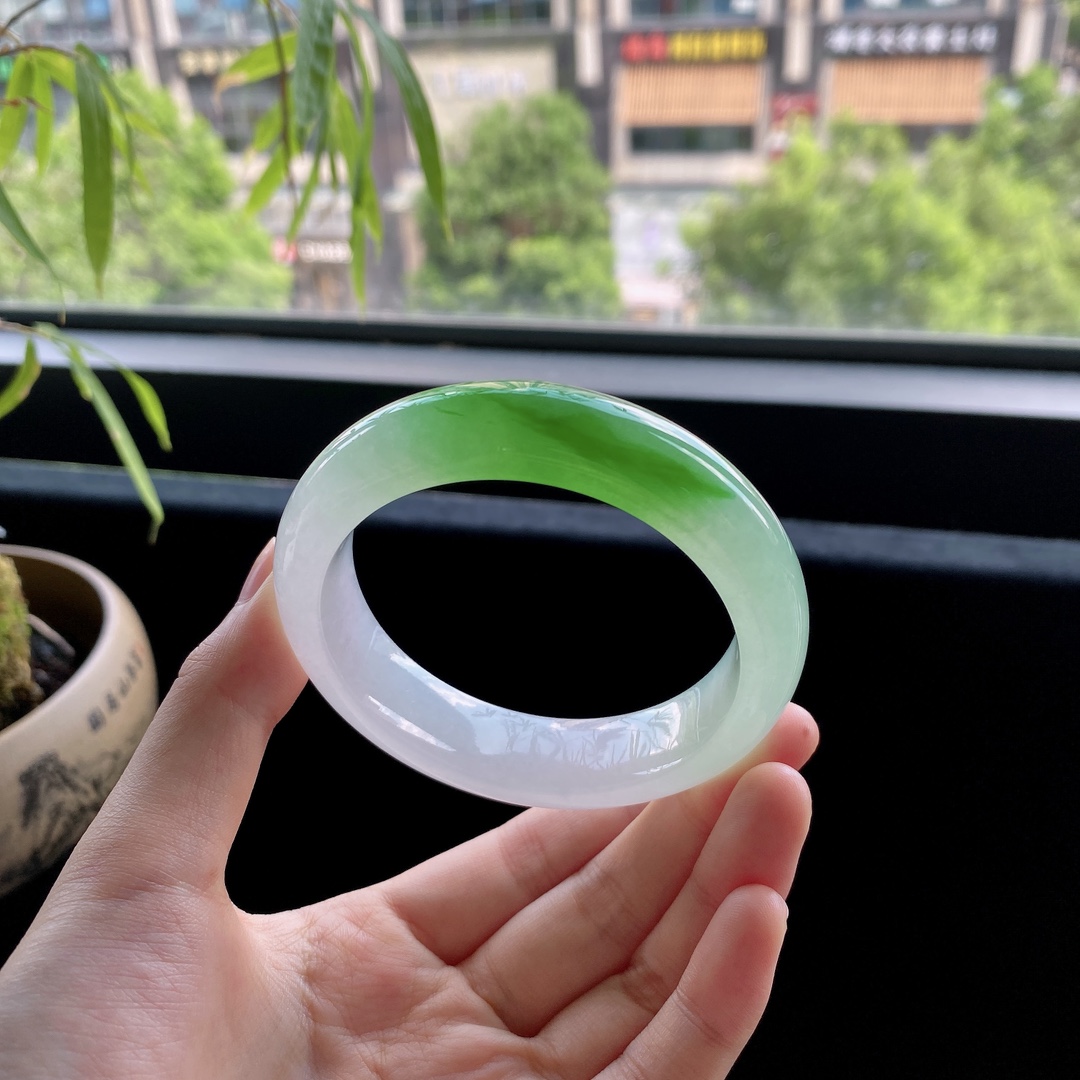 好色珠宝  圈口57缅甸老坑A货冰糯种辣绿正圈女款翡翠手镯