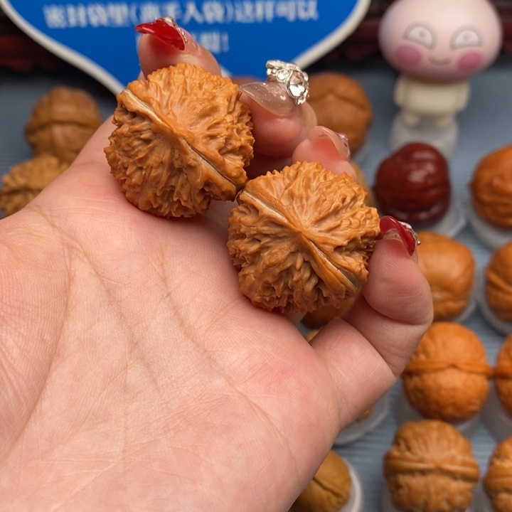 文玩核桃把件粗筋蚂蚁球