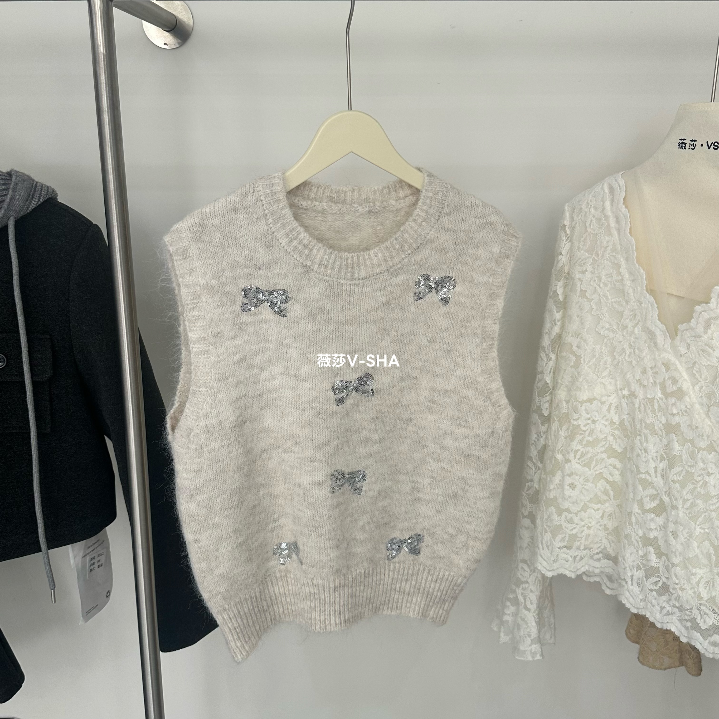 薇莎【现货】冬季新款圆领亮片蝴蝶结马甲叠穿针织衫马夹衣长55