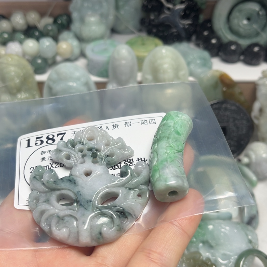 翡翠吊坠(不含链)22K金镶嵌1587