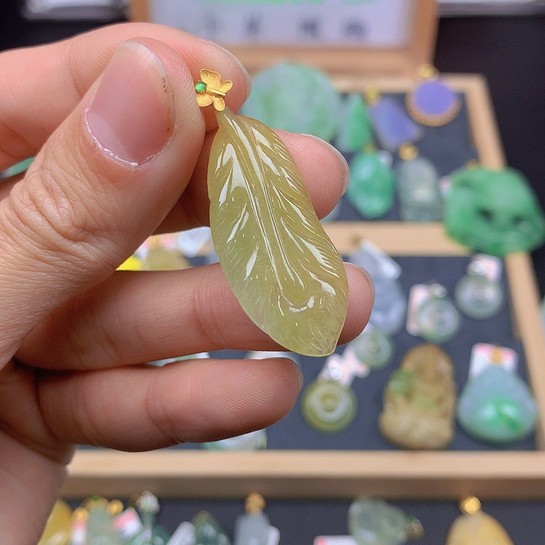 翡翠颈饰18K金镶嵌翡翠