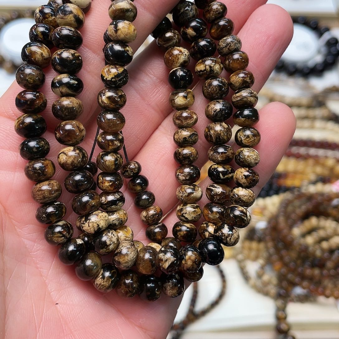 琥珀未镶嵌裸石七