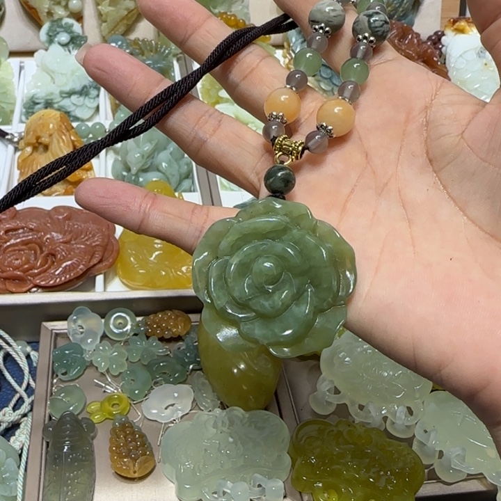 蛇纹石玉吊坠未镶嵌