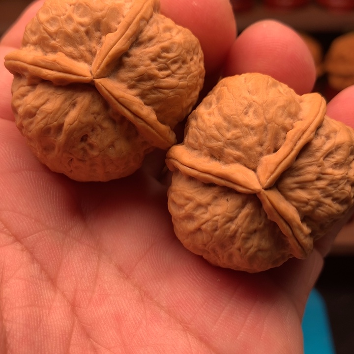 文玩核桃吊坠三棱