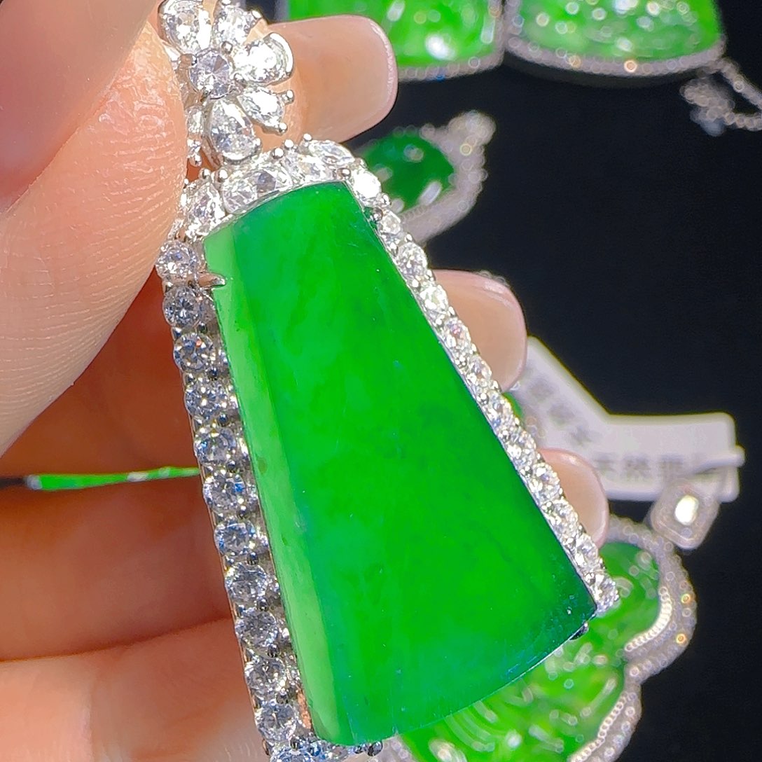 翡翠吊坠(赠链)银S925镶嵌