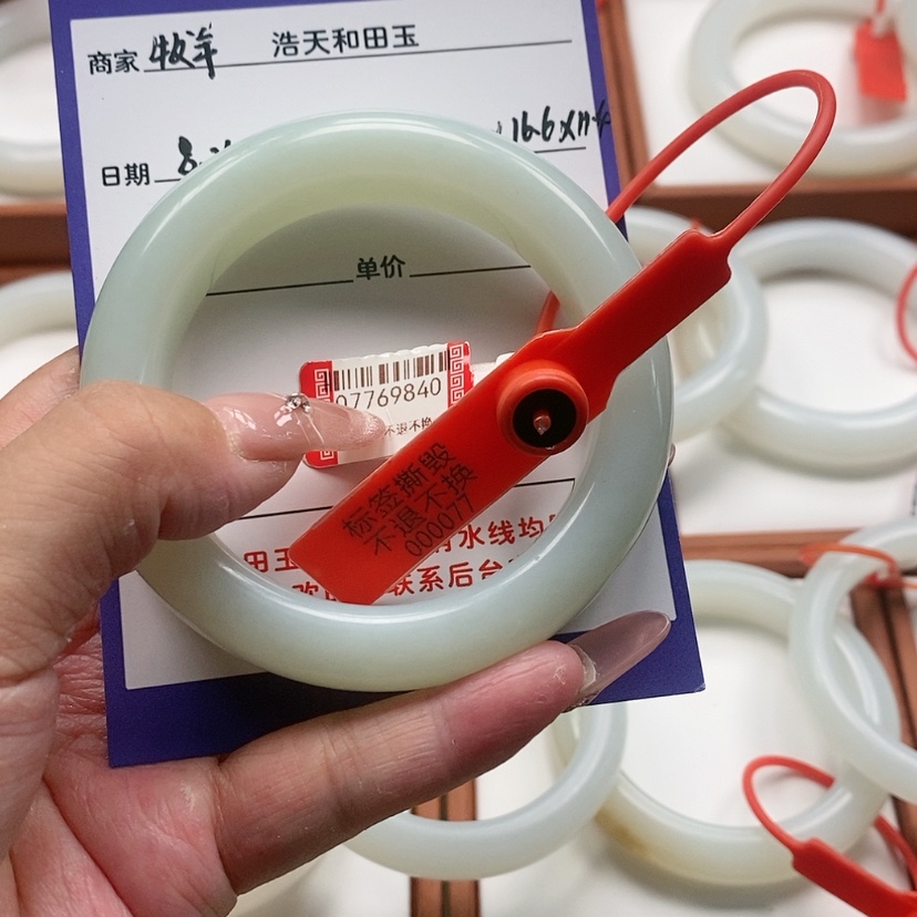 【闪购商品】未镶嵌手镯和田玉牧****n