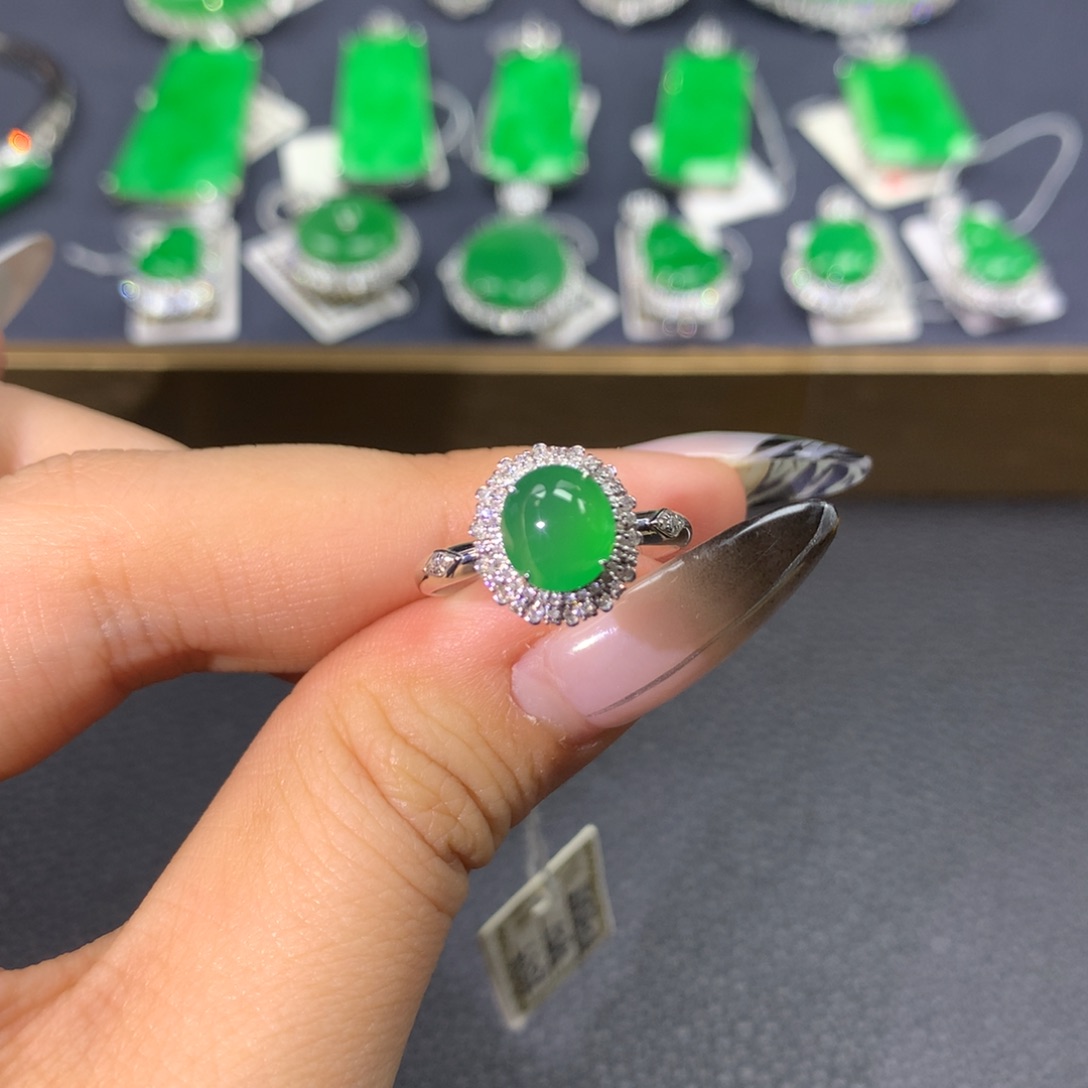 翡翠戒指18K金镶嵌翡翠