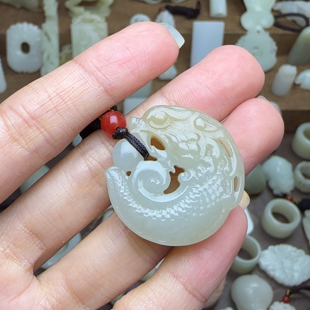 和田玉挂件未镶嵌鱼化龙