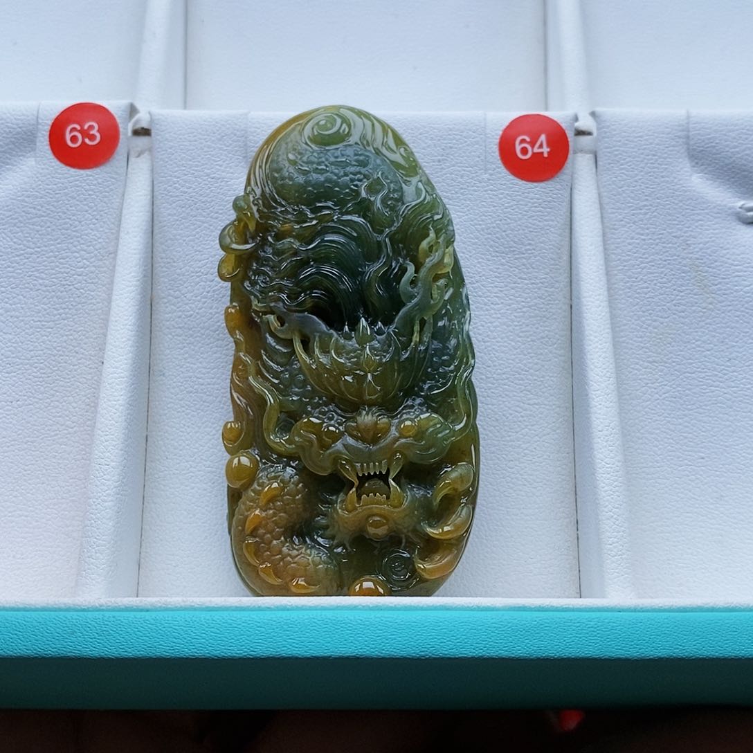 翡翠颈饰未镶嵌龙牌