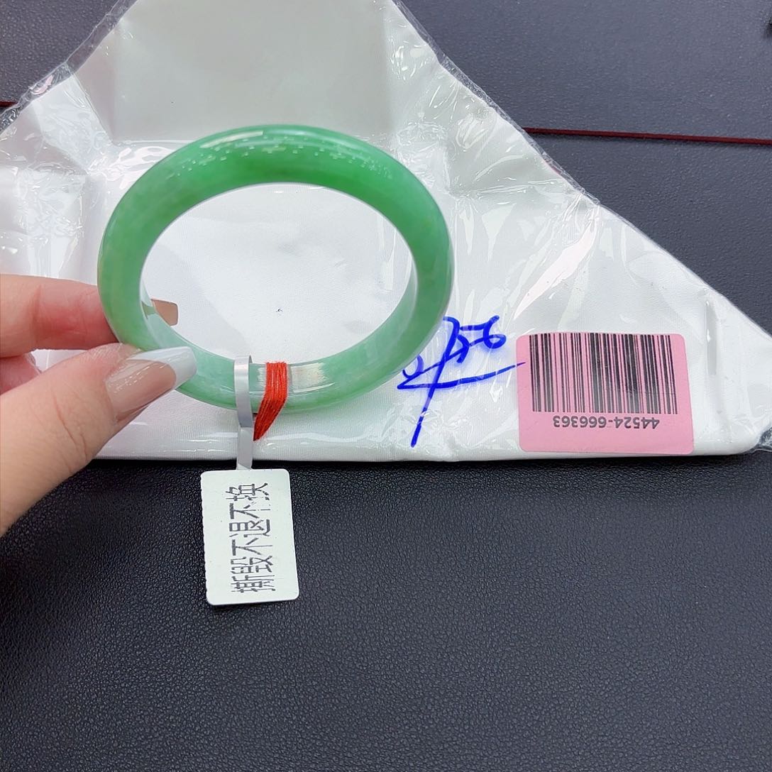 翡翠手镯未镶嵌手镯