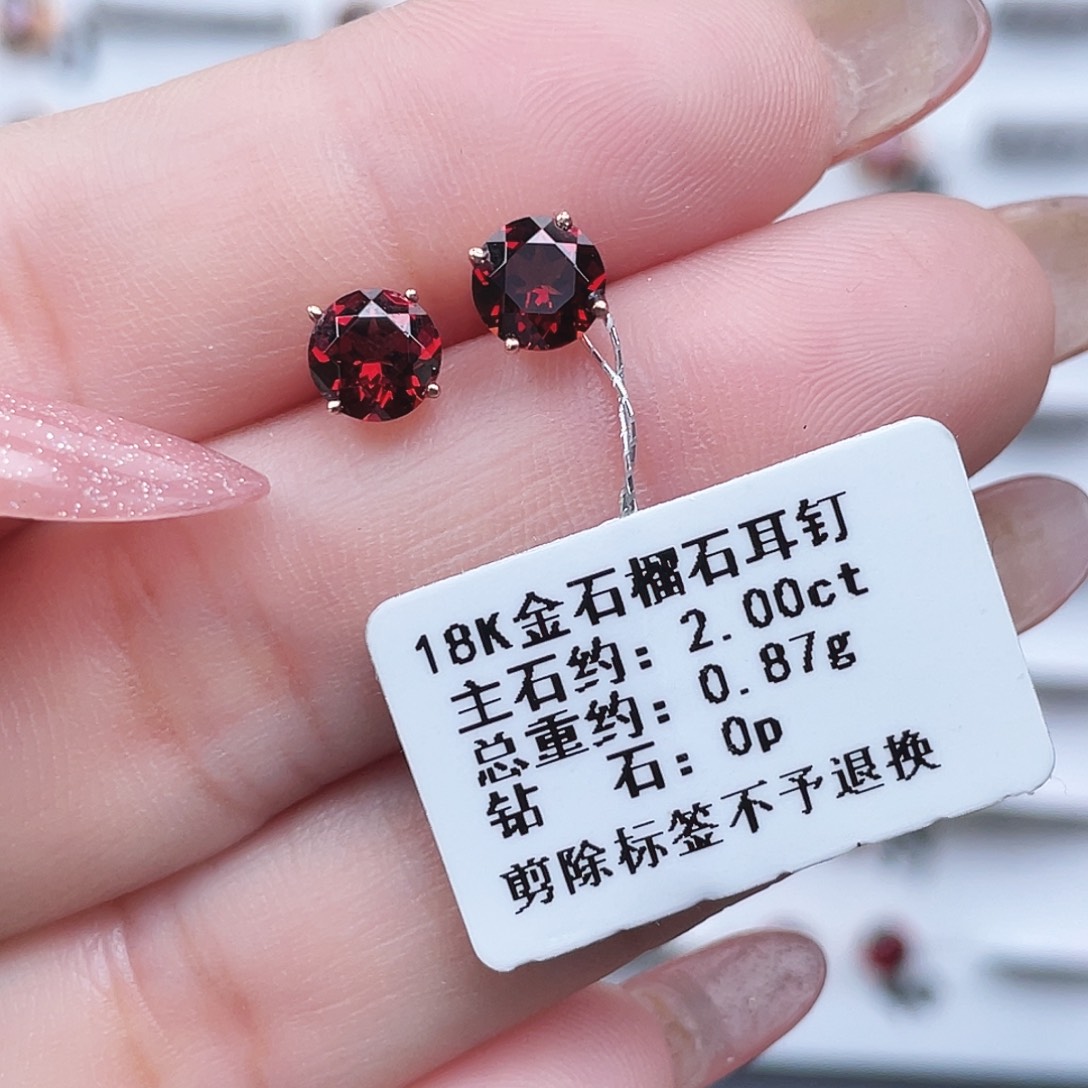18K金镶嵌耳饰石榴石