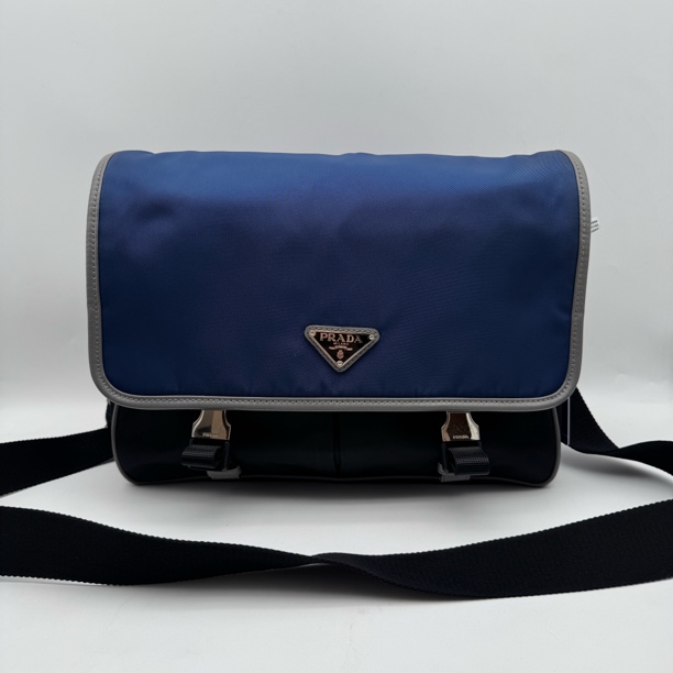 95新 Prada/普拉达 97新黑色拼蓝色尼龙降落伞双扣邮差包2910