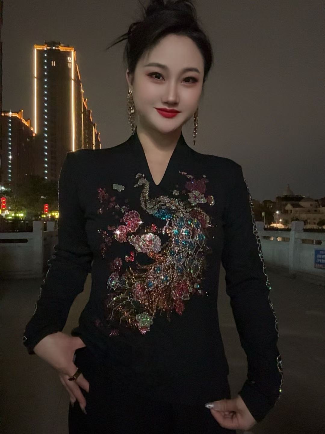 【七彩凤凰】半高领打底衫女内搭秋冬新款时尚烫钻上衣修身显瘦长袖