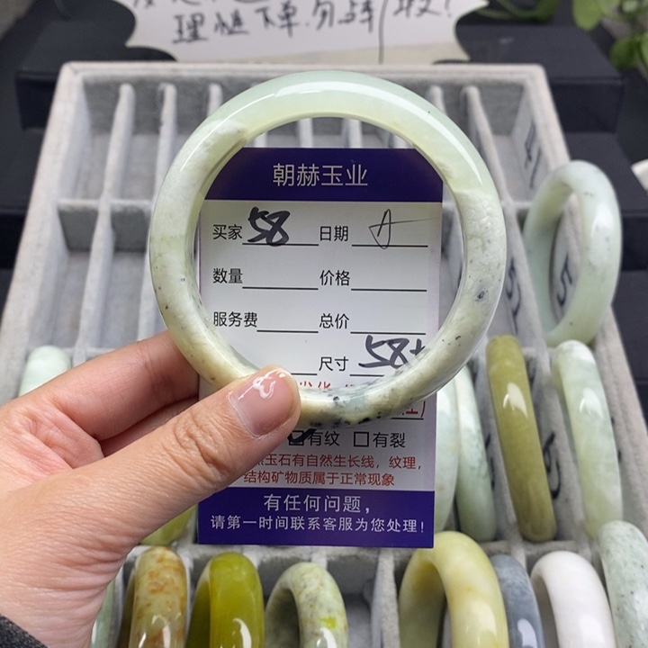 蛇纹石玉手镯未镶嵌