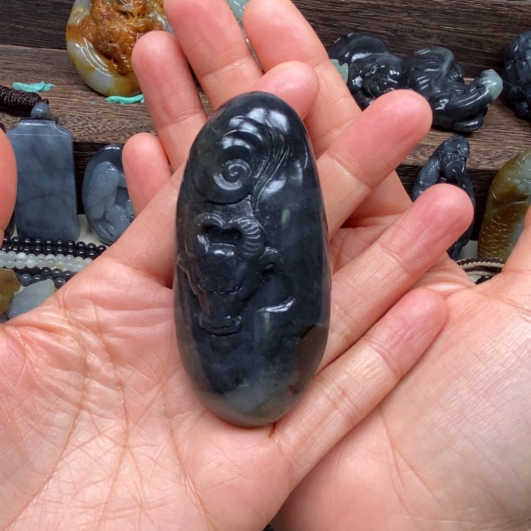 来***往和田玉未镶嵌颈饰