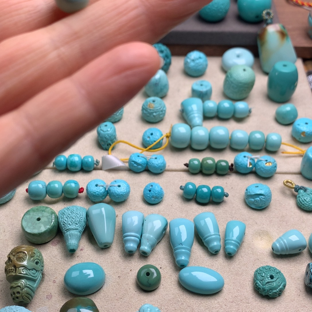 绿松石未镶嵌颈饰