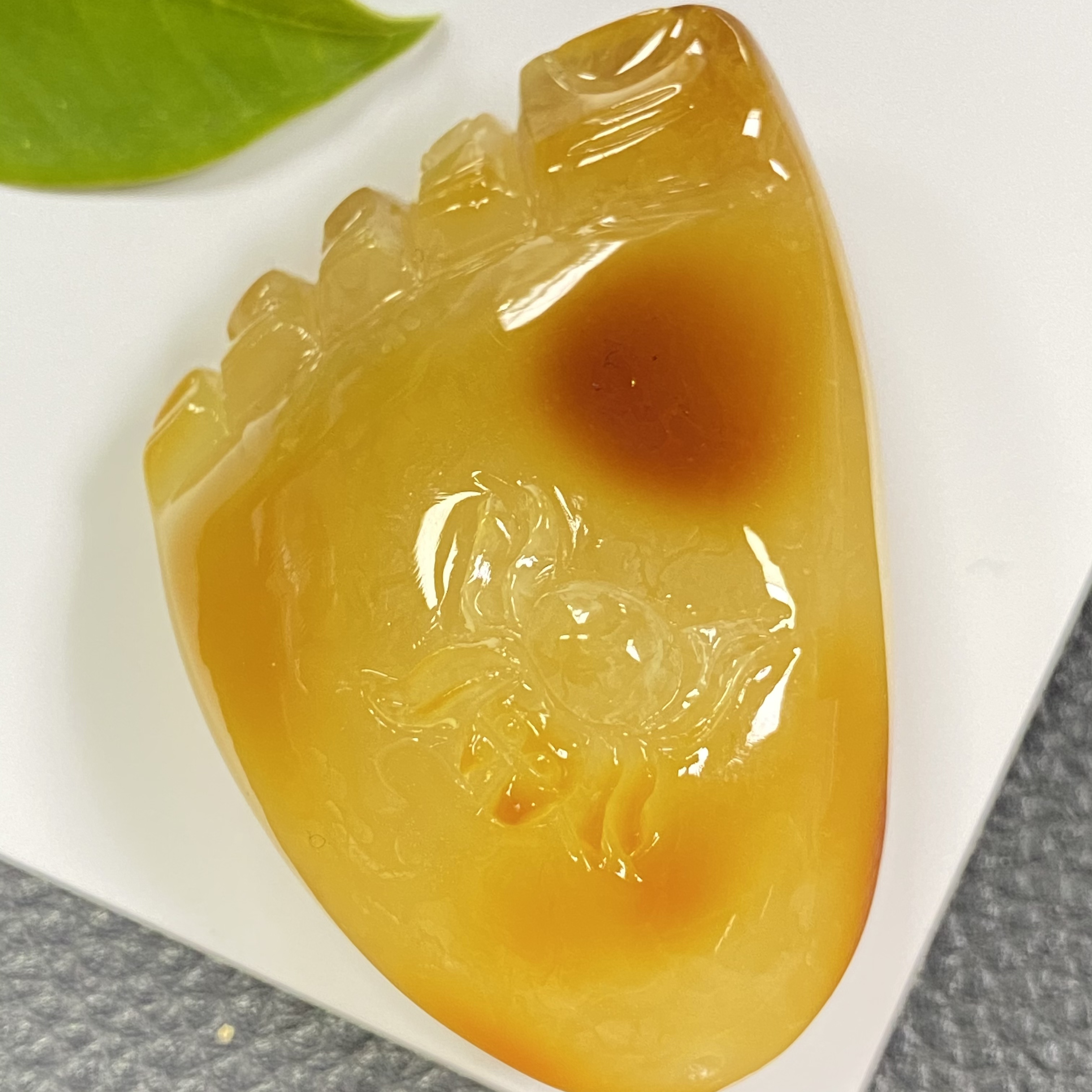 「戴琴珠宝」Q1323-蜜蜡雕刻件吊坠（多样性发其一）