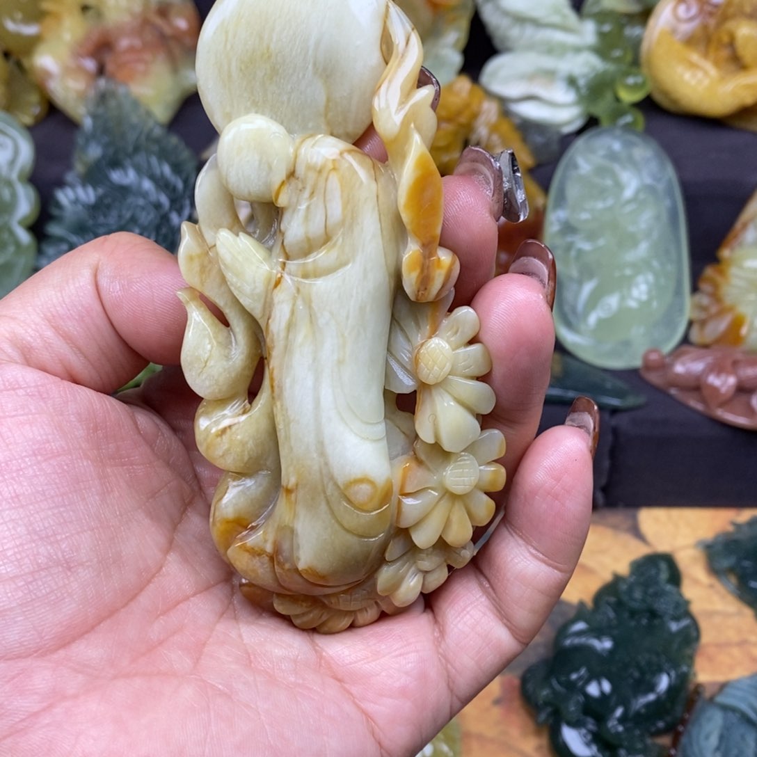 蛇纹石玉颈饰未镶嵌