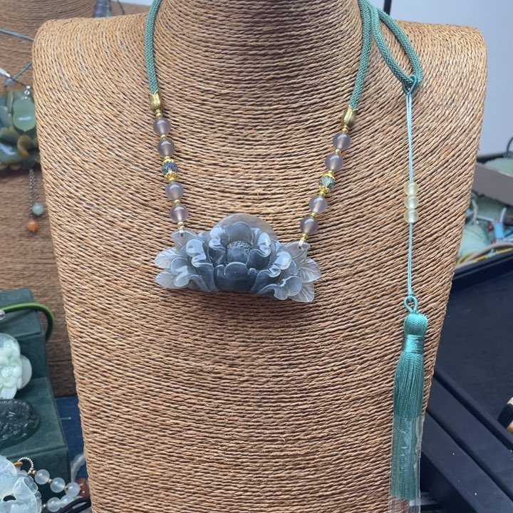 蛇纹石玉未镶嵌吊坠