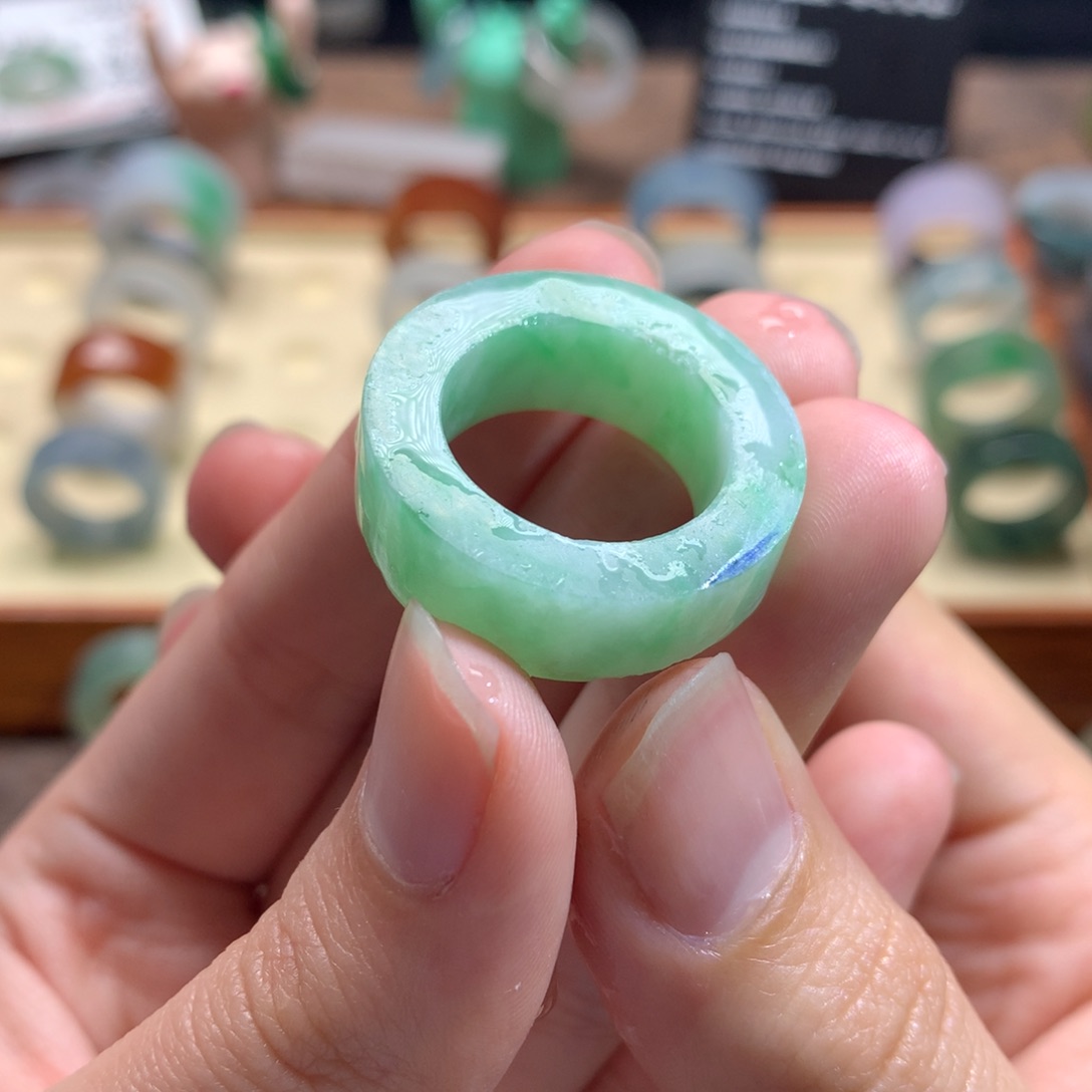 定制翡翠未镶嵌福利款果绿色 15-19