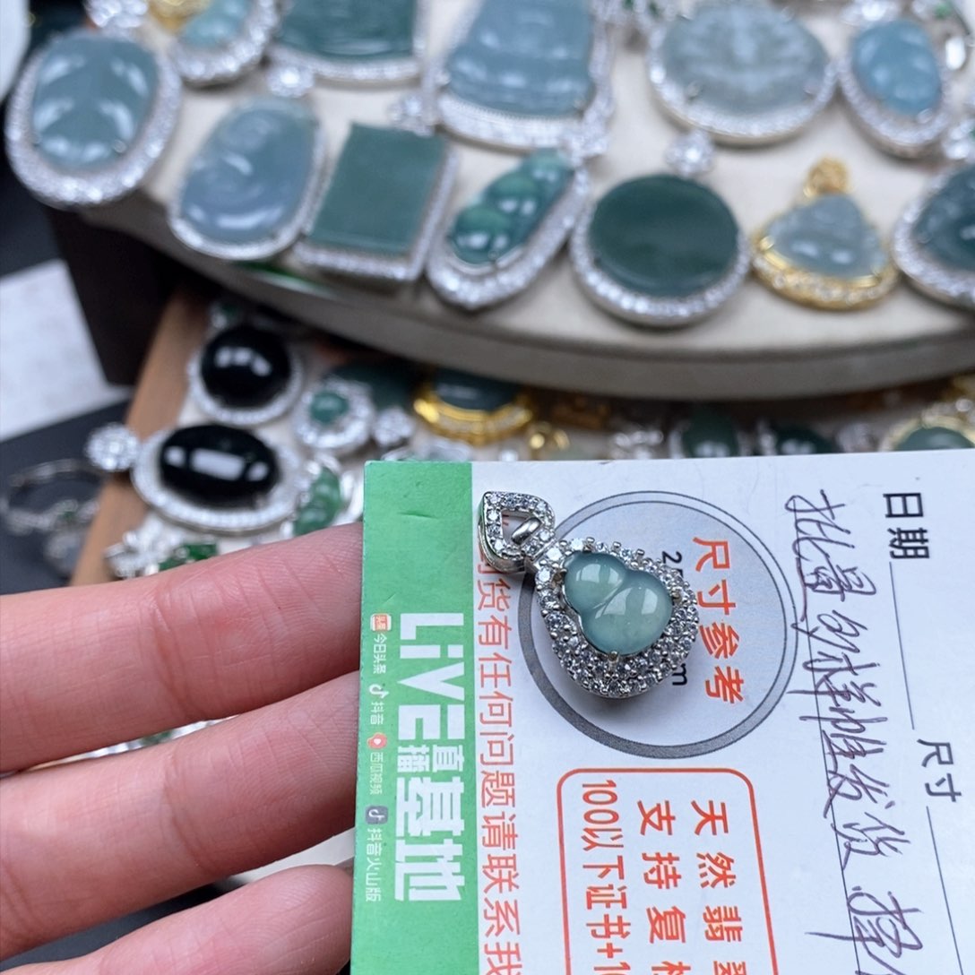 翡翠颈饰未镶嵌翡翠