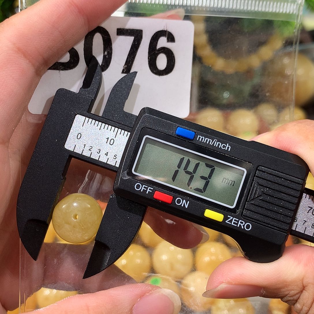 未镶嵌琥珀珠宝奇石
