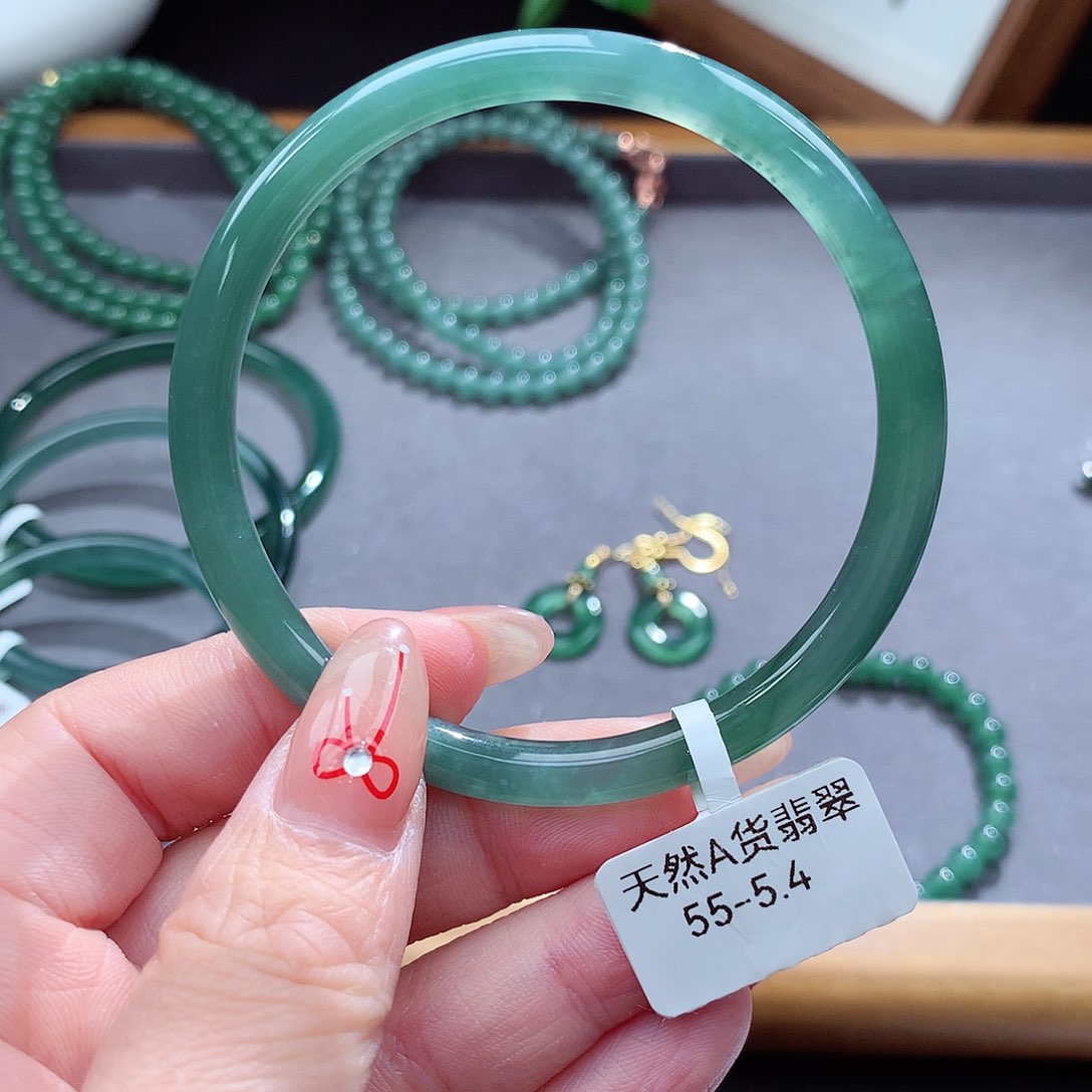 翡翠手镯（圆镯）未镶嵌