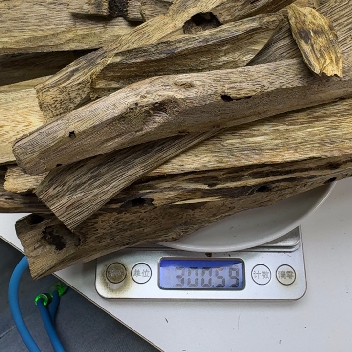 巴***猪沉香碎屑沉香沉香碎屑+块料300克