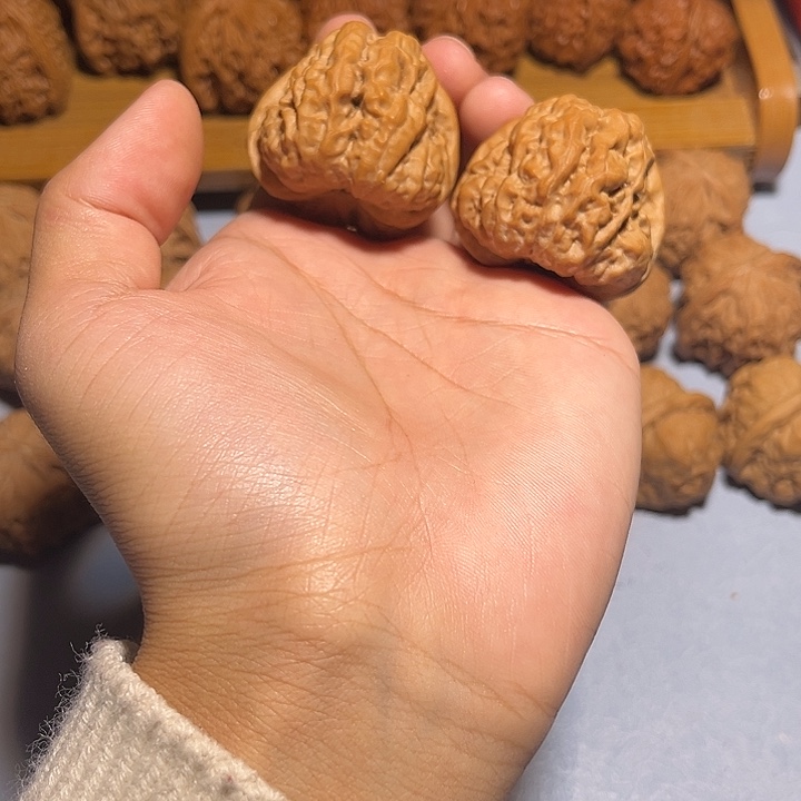 文玩核桃把件许*。38延庆暴力肌肉蛙