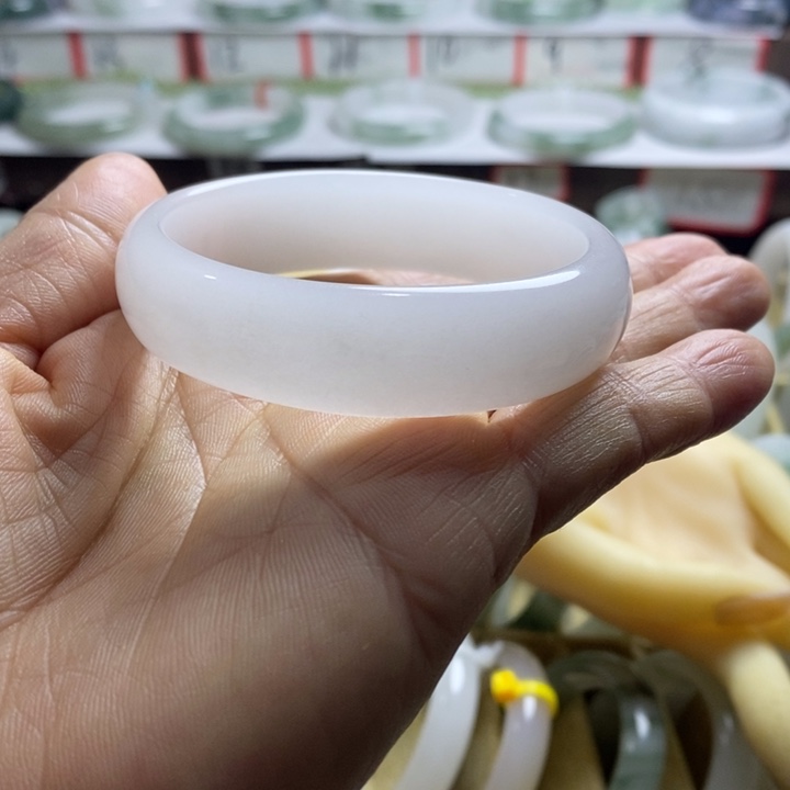 石英质玉（天山翠）未镶嵌手镯