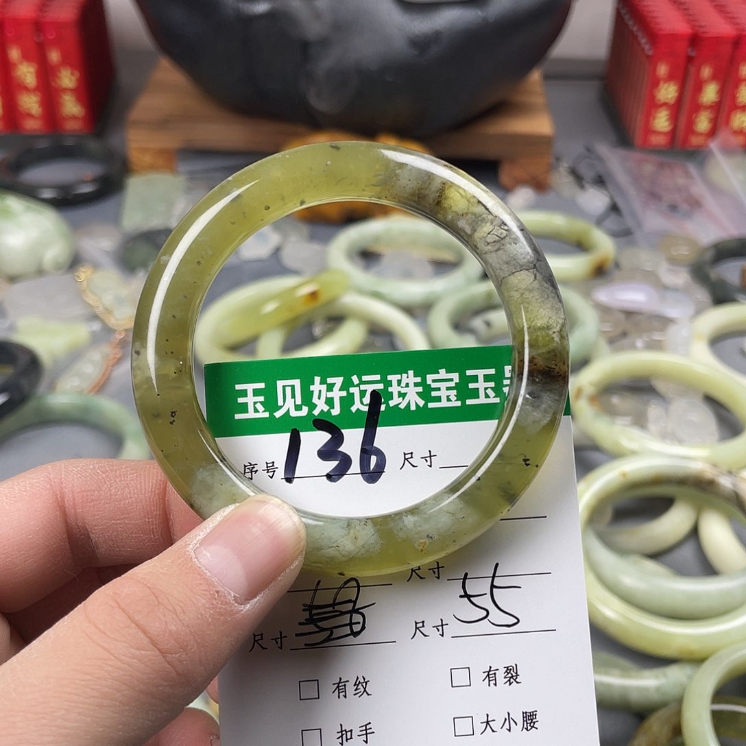 蛇纹石玉手镯未镶嵌