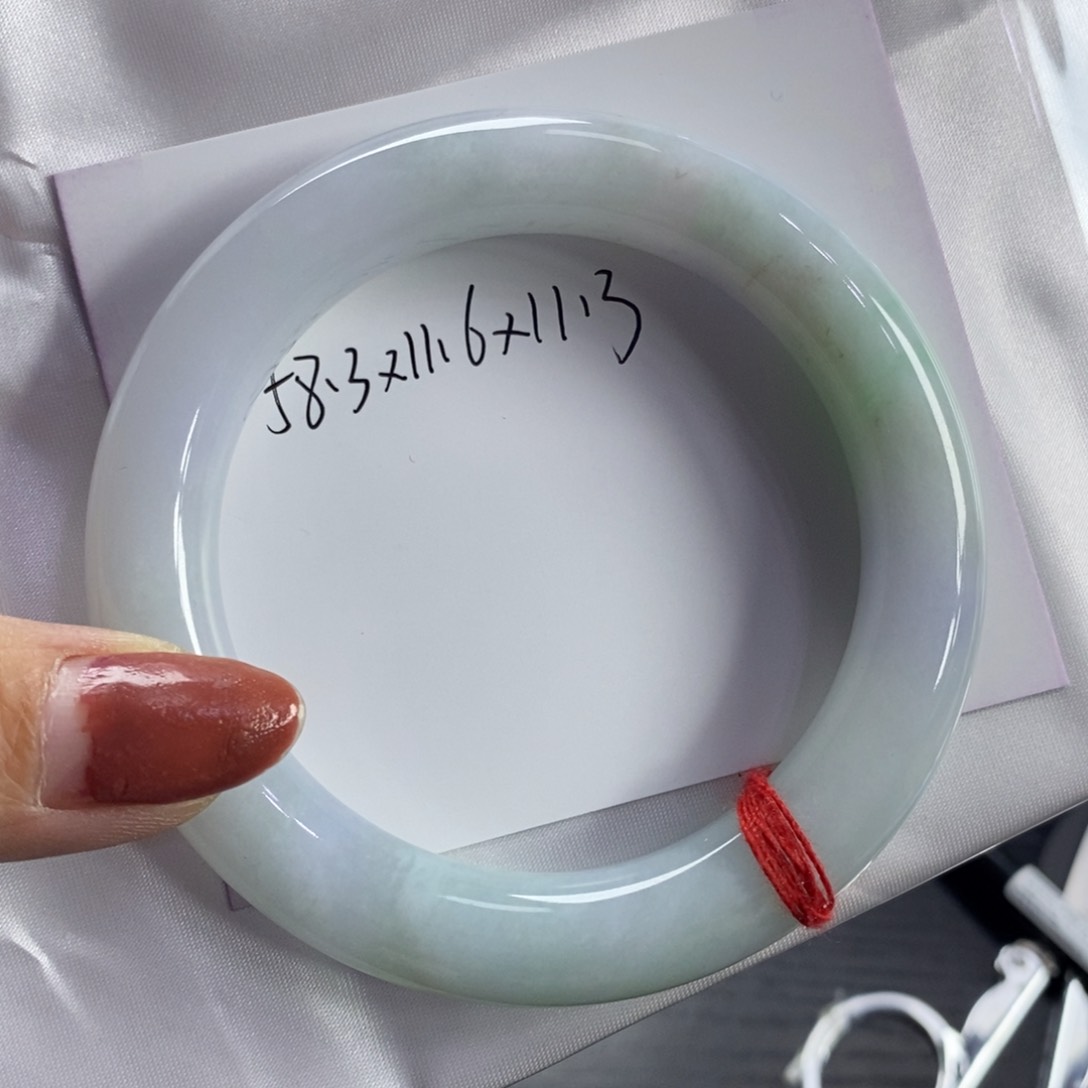 翡翠手镯未镶嵌曼*天然翡翠