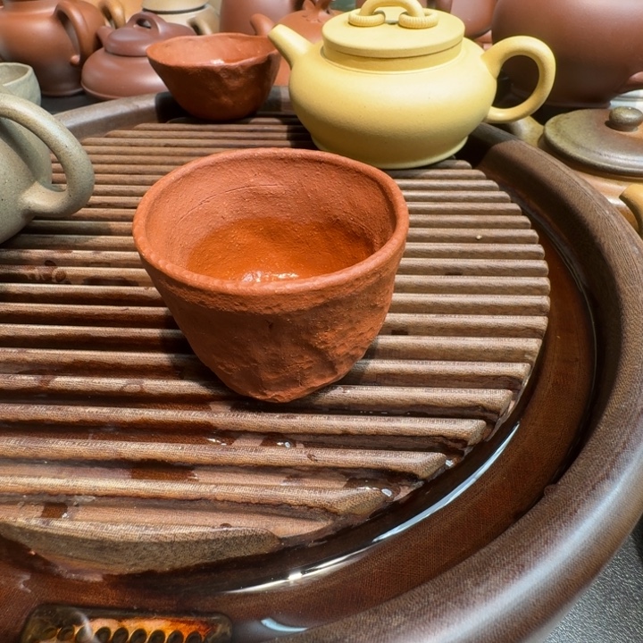 紫砂茶案红将坡手捏