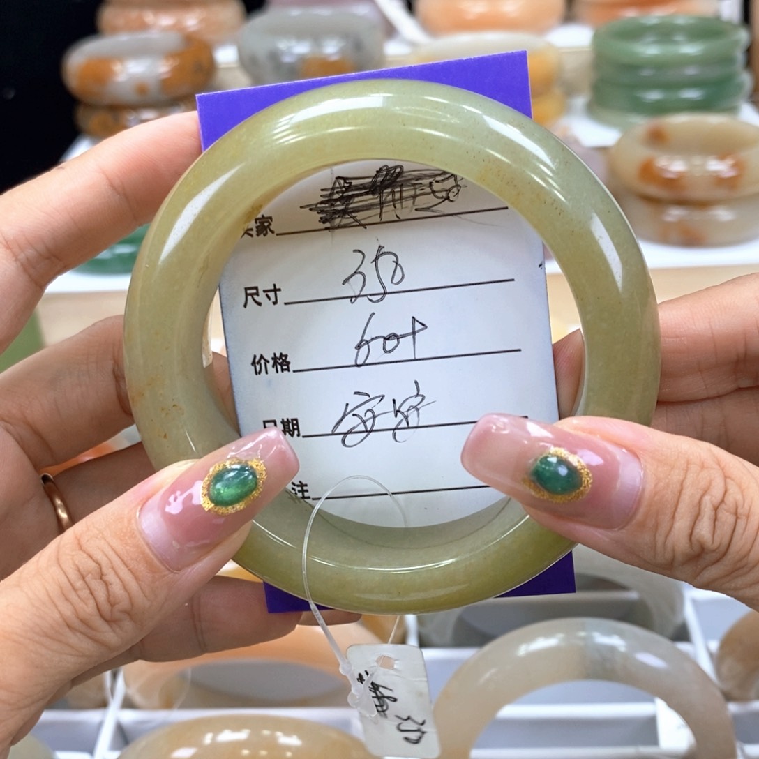 *****石英岩玉手镯未镶嵌