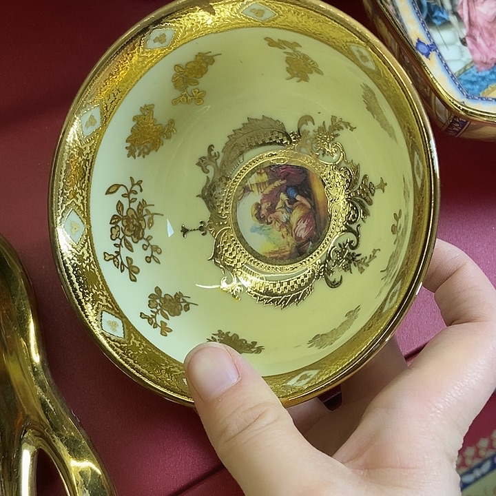 瓷片瑕疵2只………………………………