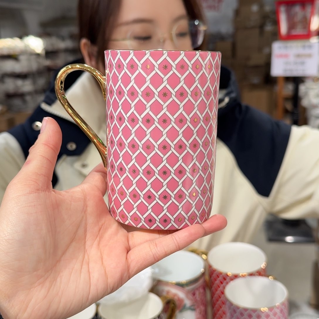 瓷鹅黄原单马克杯一个400ml瑕疵