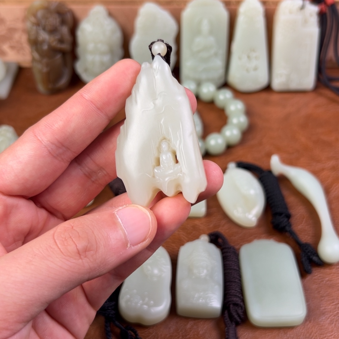 和田玉（青白玉）未镶嵌颈饰